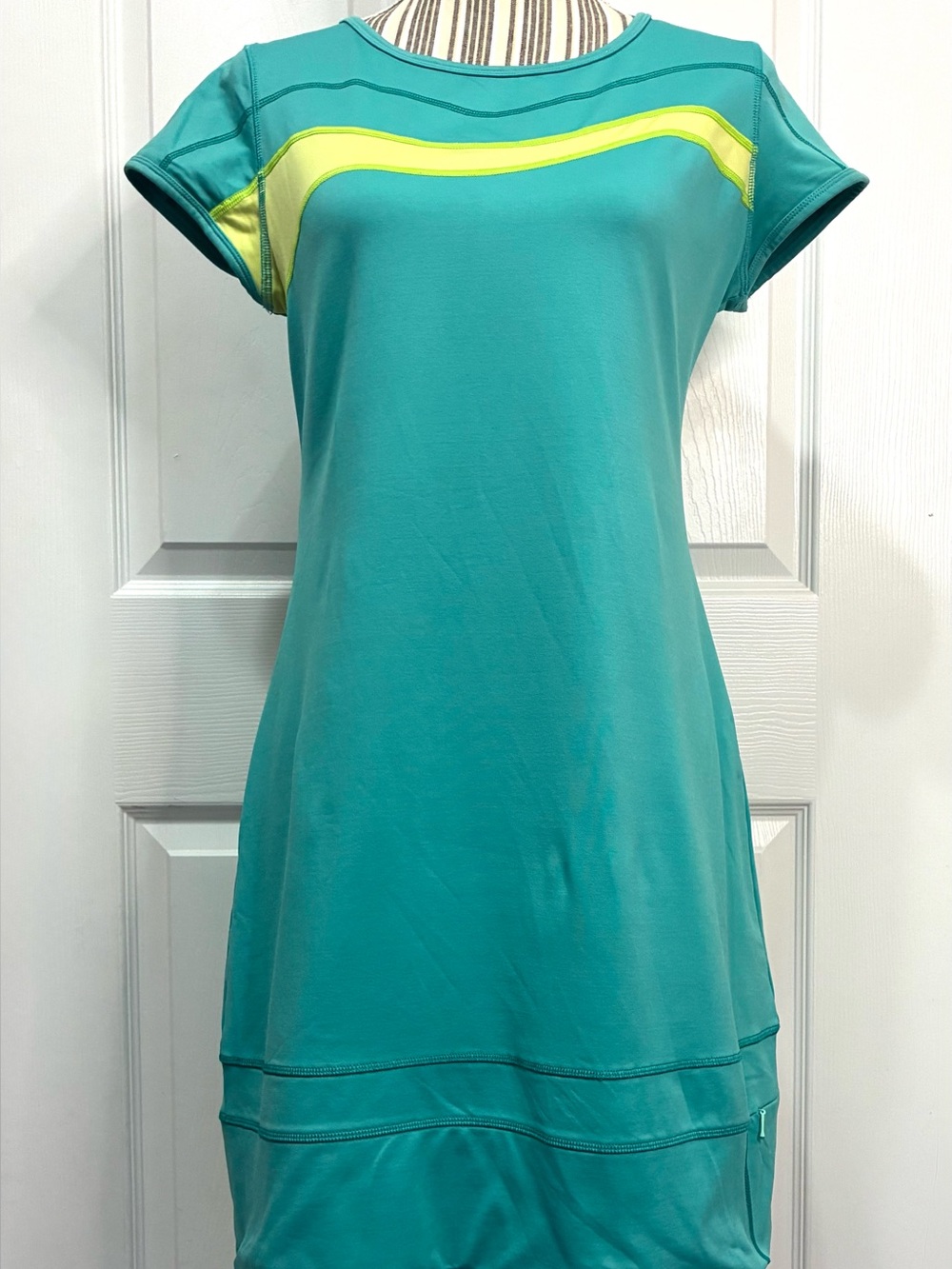Title Nine Regulator Ocean Wave Activewear Dress Women’s Small Zip Pocket Travel